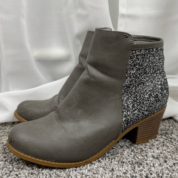 Sparkle Boots Size 9 - Picture 2 of 12